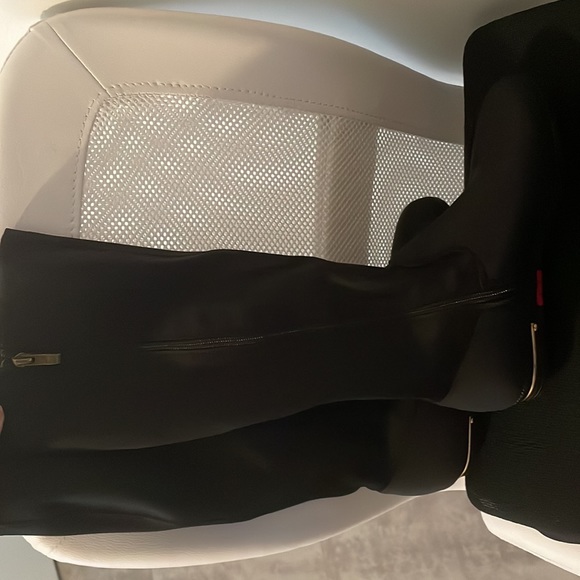 Black boots - Picture 4 of 6